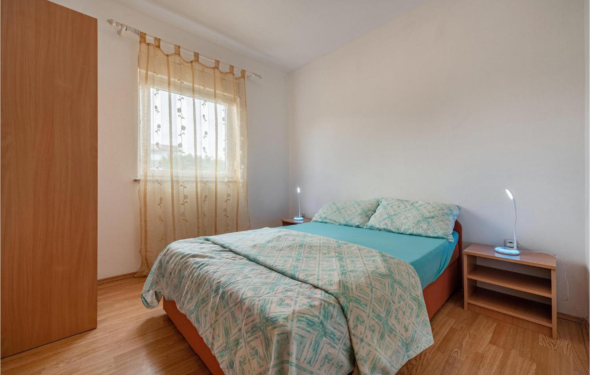 Lovely Apartment In Vir With Kitchen Kültér fotó
