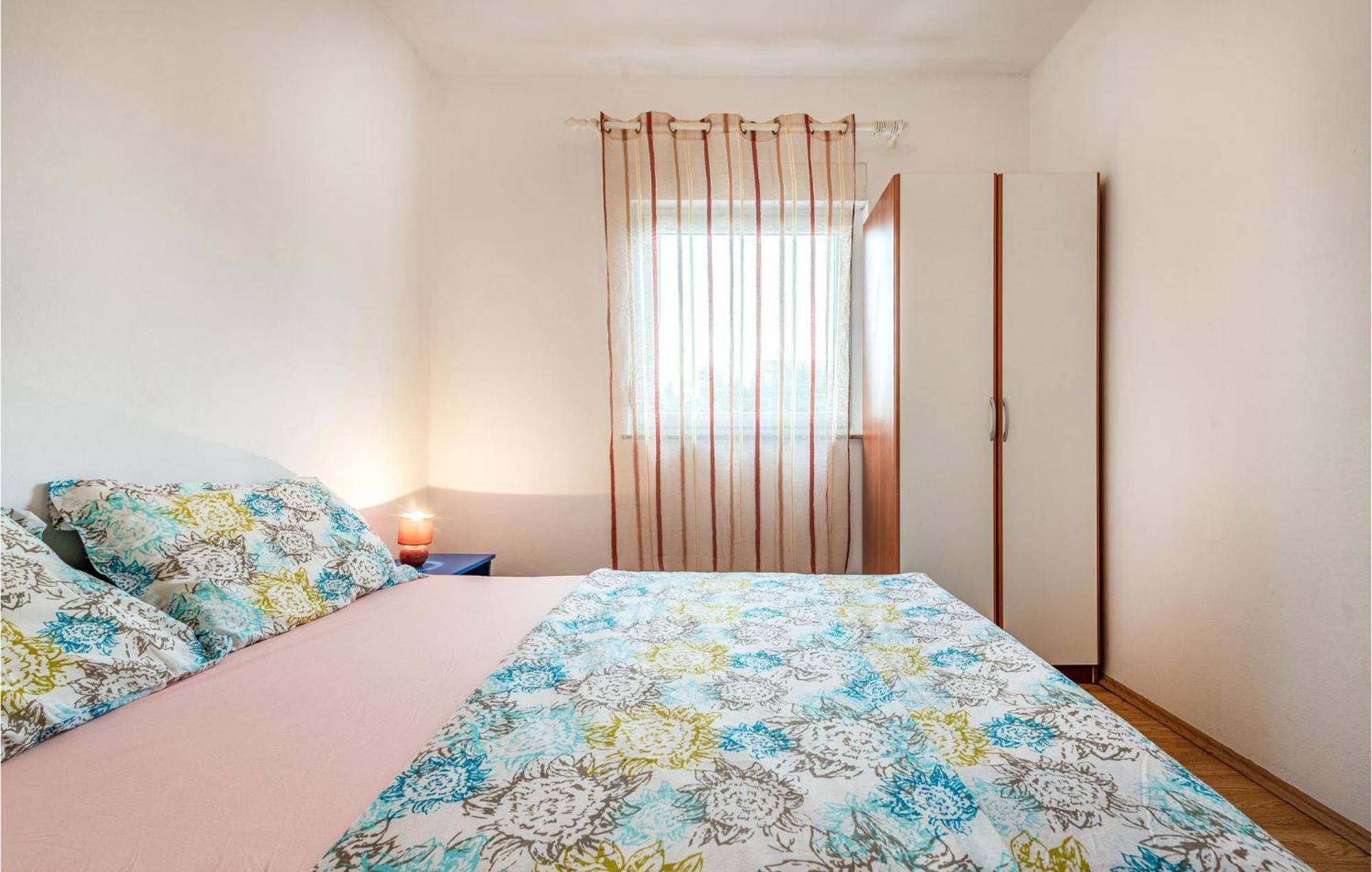 Lovely Apartment In Vir With Kitchen Kültér fotó