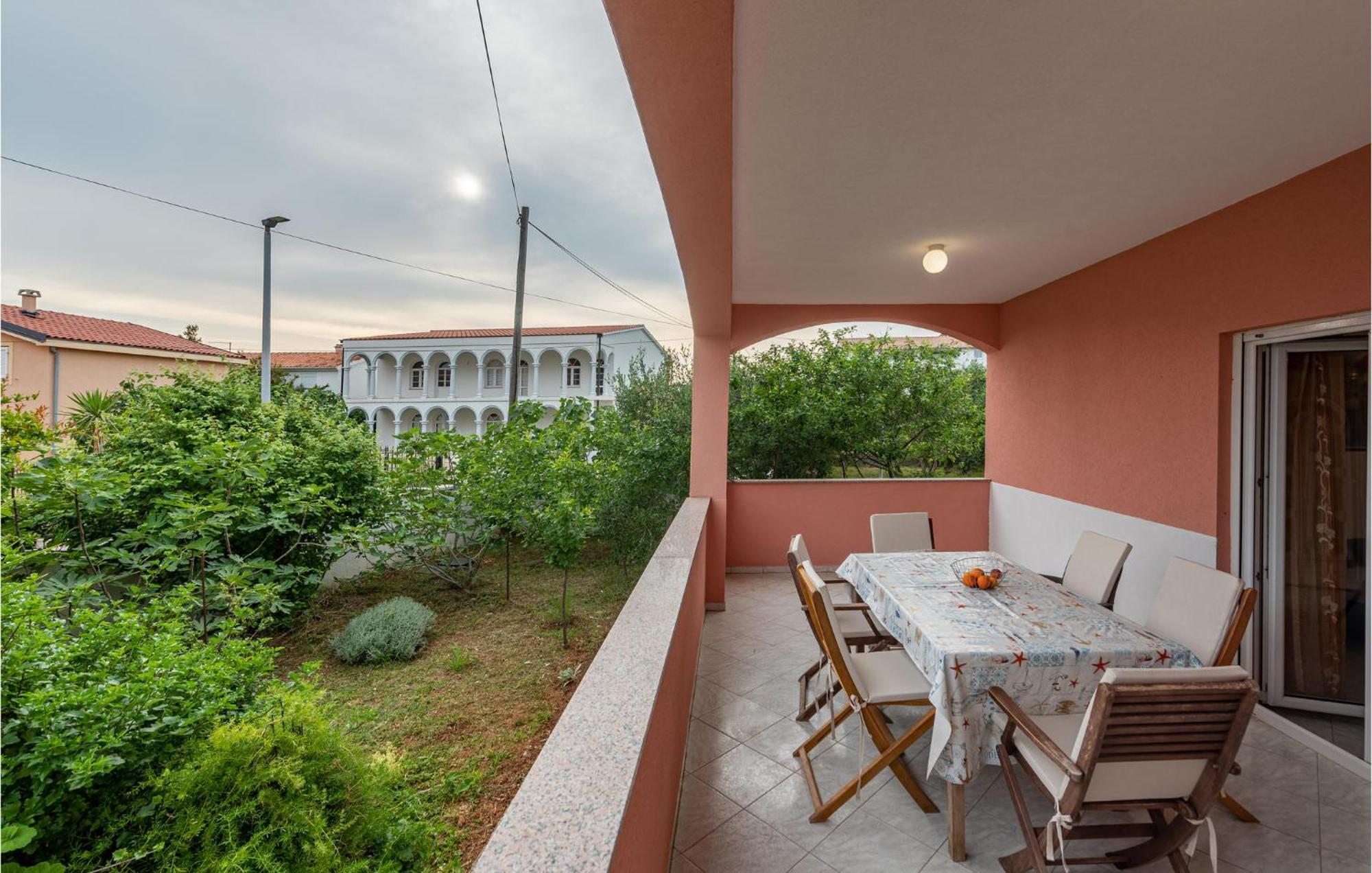 Lovely Apartment In Vir With Kitchen Kültér fotó
